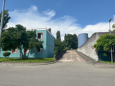 Hardhof-Parkmöglichkeit bei Wasserversorgung